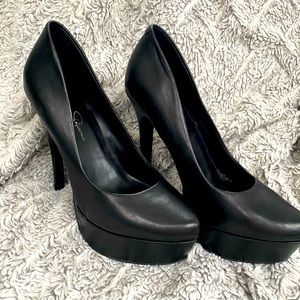 Jessica Simpson platform pumps size 9